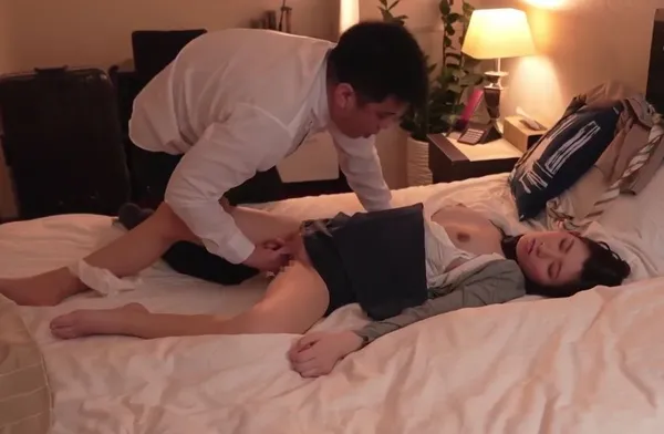 xxxhay Biết em thư ký sắp kết hôn, sếp chuốc thuốc mê đụ cô nàng cả đêm trong chuyến công tác